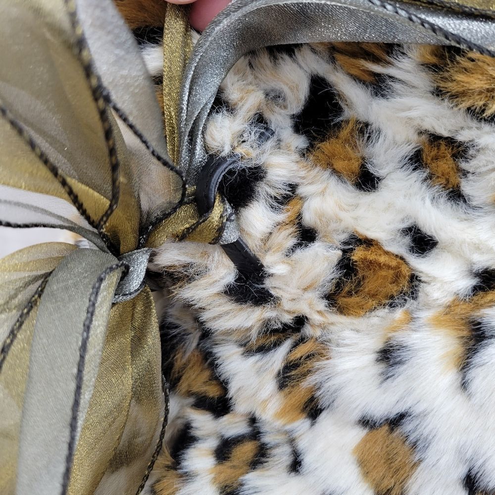 Newport News Y2K or 90s Leopard Print Faux Fur Cape with Bow - Picture 7 of 12